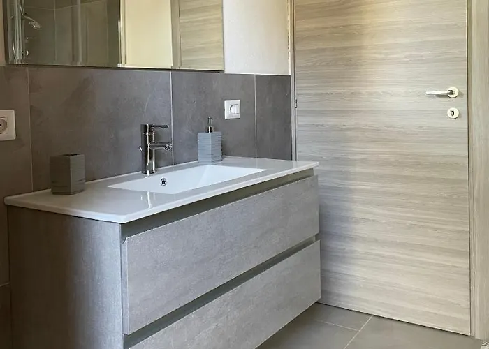 L'isola Felice Όλμπια